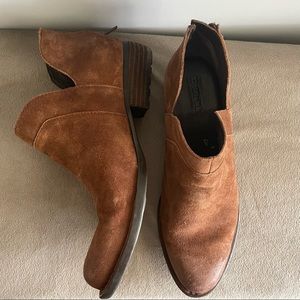 Born Kerri Suede Ankle Block Heel Bootie - Women’s 9.5M, Rust Tobacco Distressed